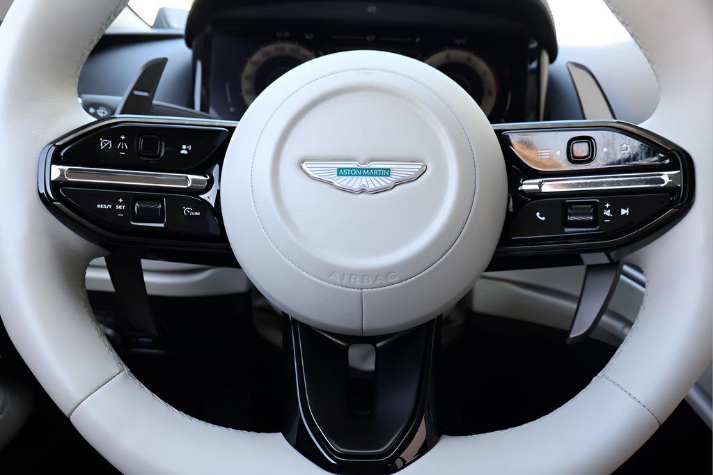 Used 2025 Aston Martin DB12 Coupe image 21