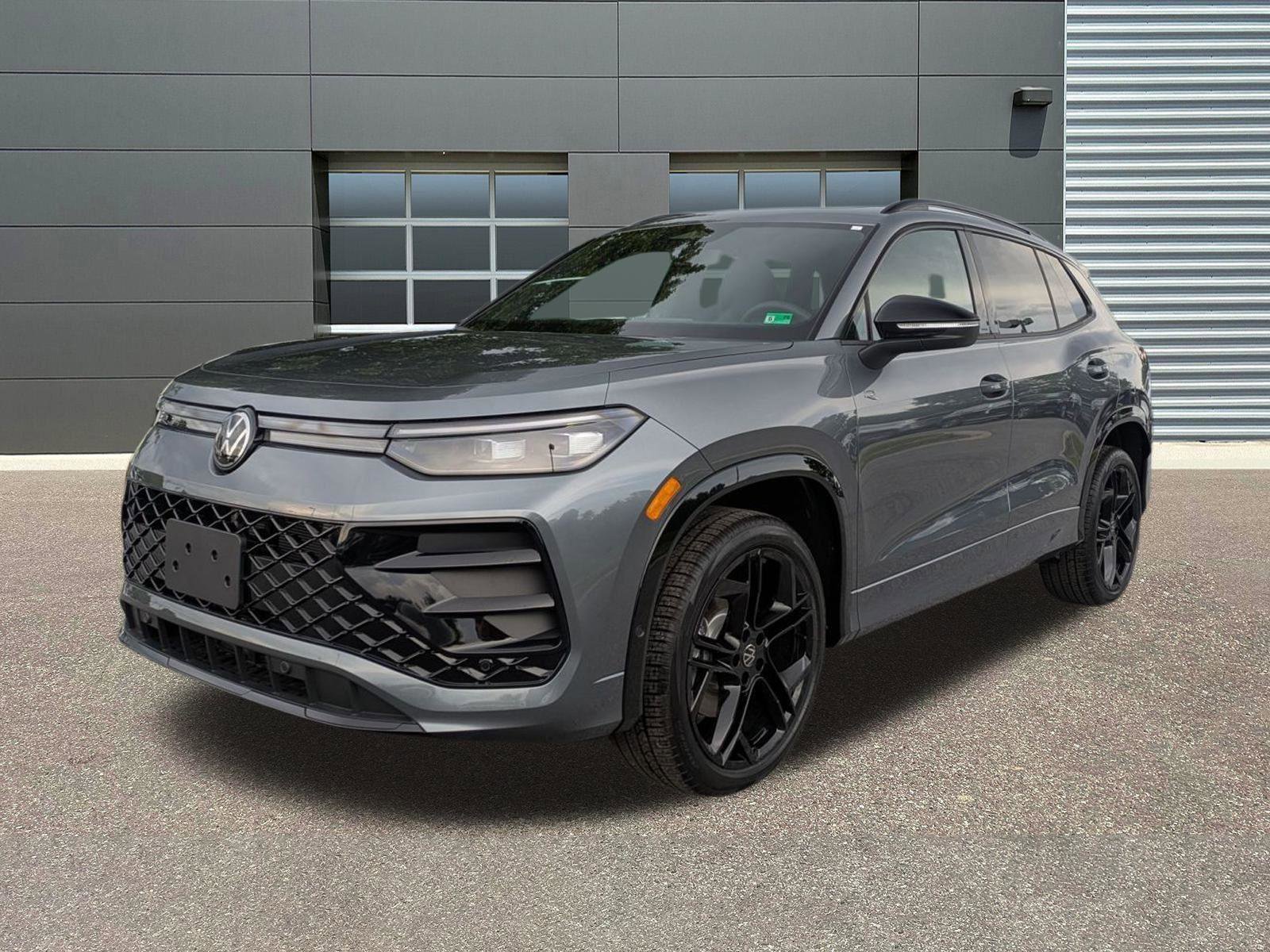 New 2025 Volkswagen Tiguan SE R-Line image 7