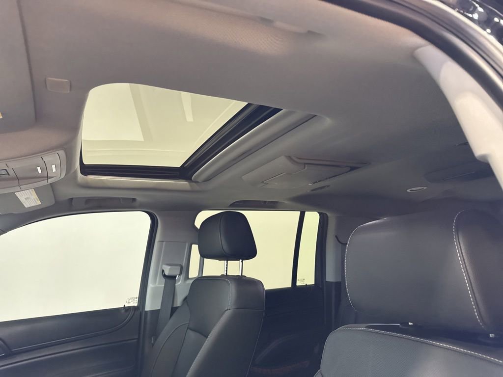Used 2018 Chevrolet Suburban Premier AWD/4WD image 28