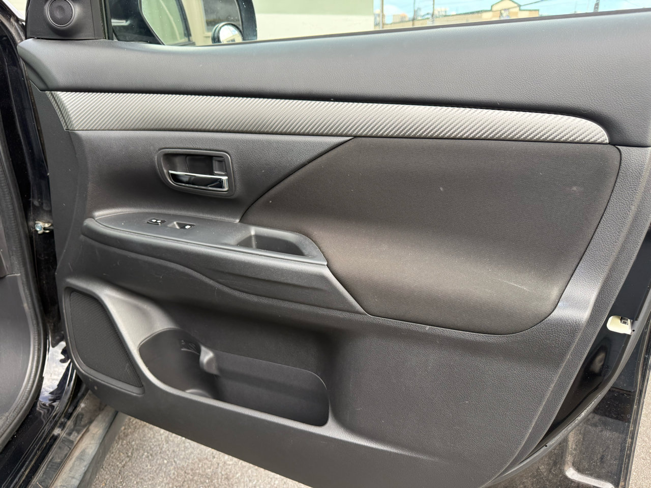 Used 2016 Mitsubishi Outlander SE image 15