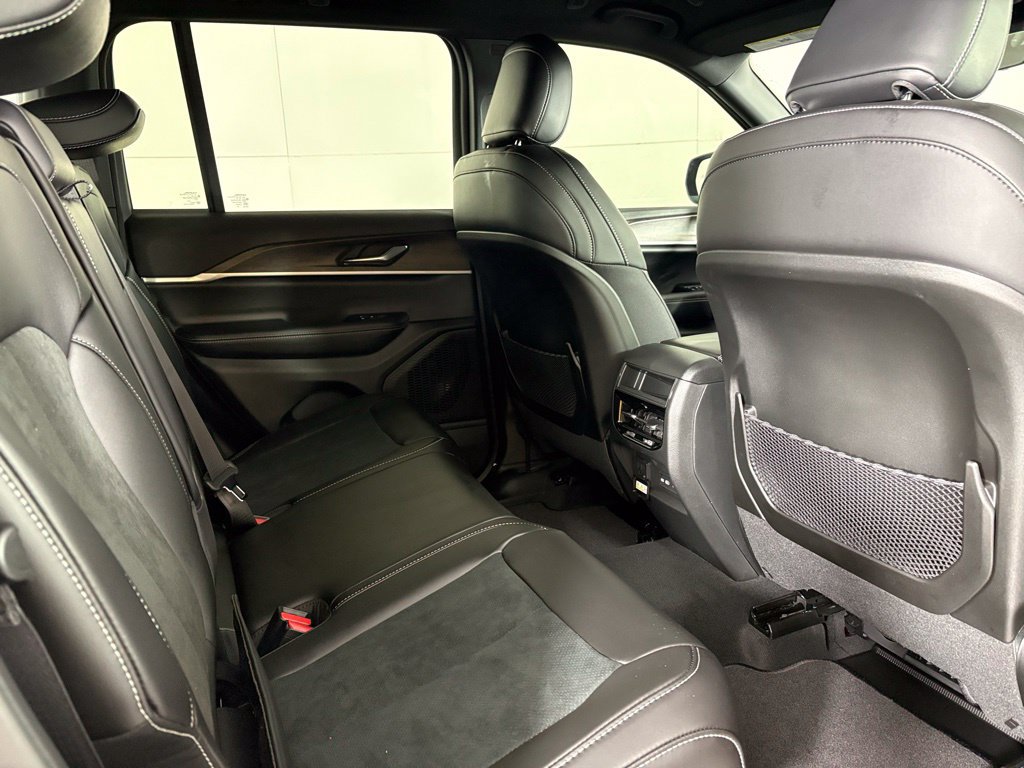 New 2026 Jeep Grand Cherokee Altitude AWD/4WD image 17