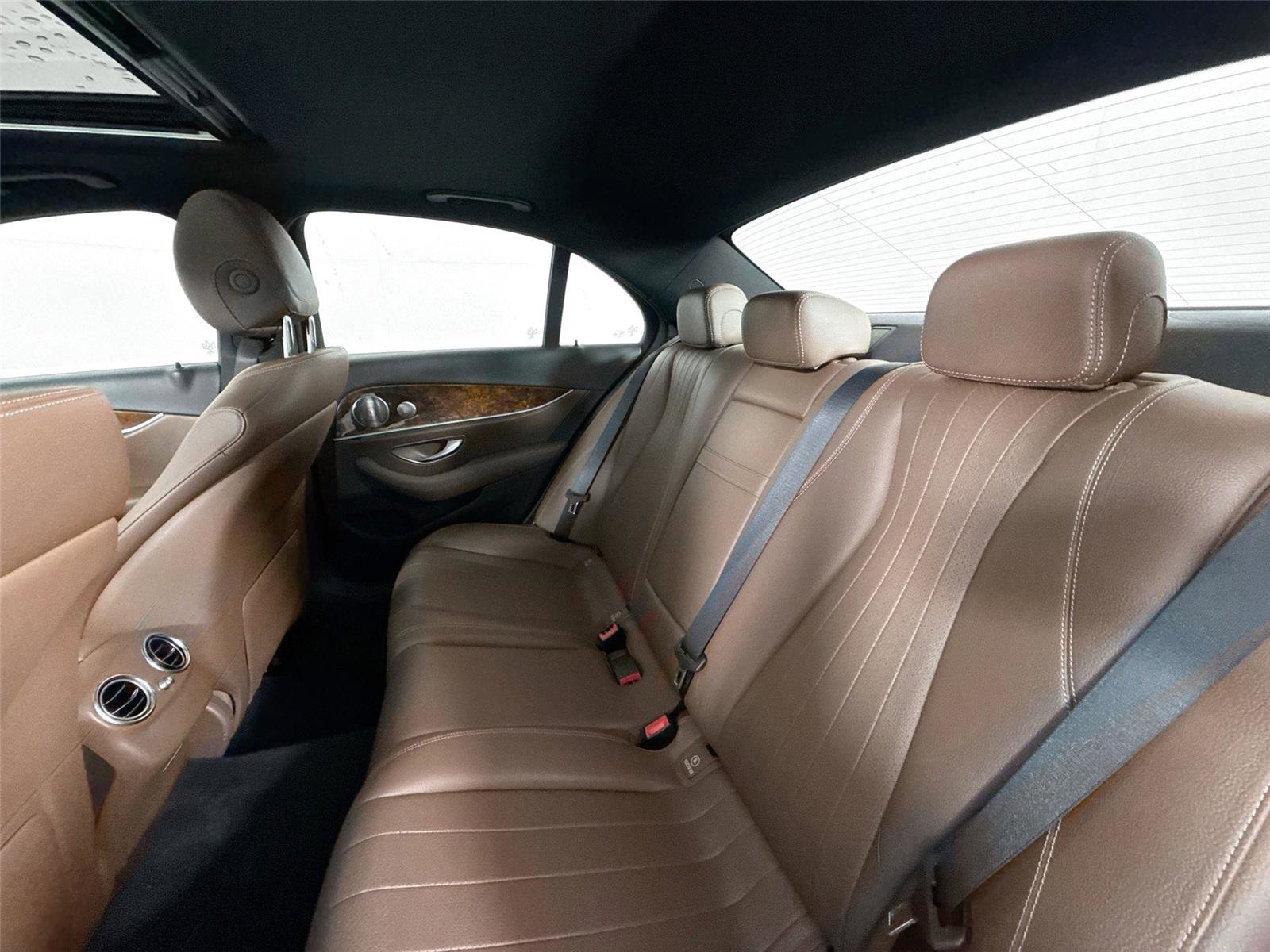 Used 2017 Mercedes-Benz E 300 4MATIC image 35