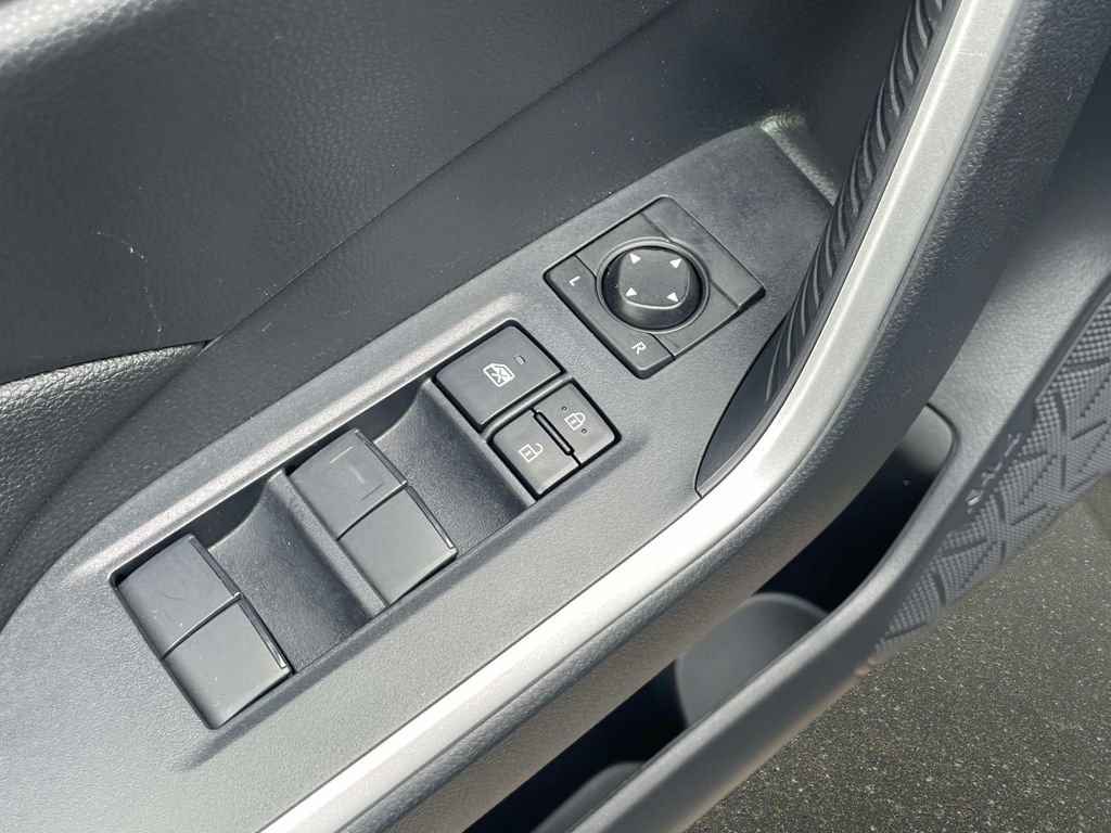 Used 2023 Toyota RAV4 LE AWD/4WD image 19