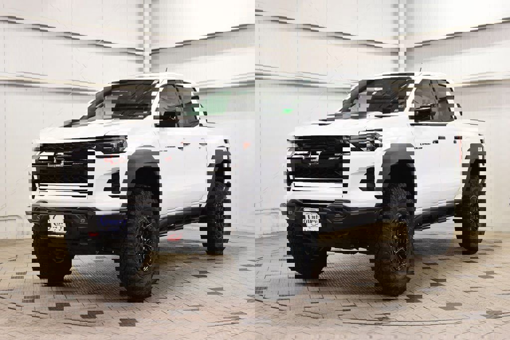 New 2026 Chevrolet Colorado ZR2 w/ ZR2 Bison Edition image 3