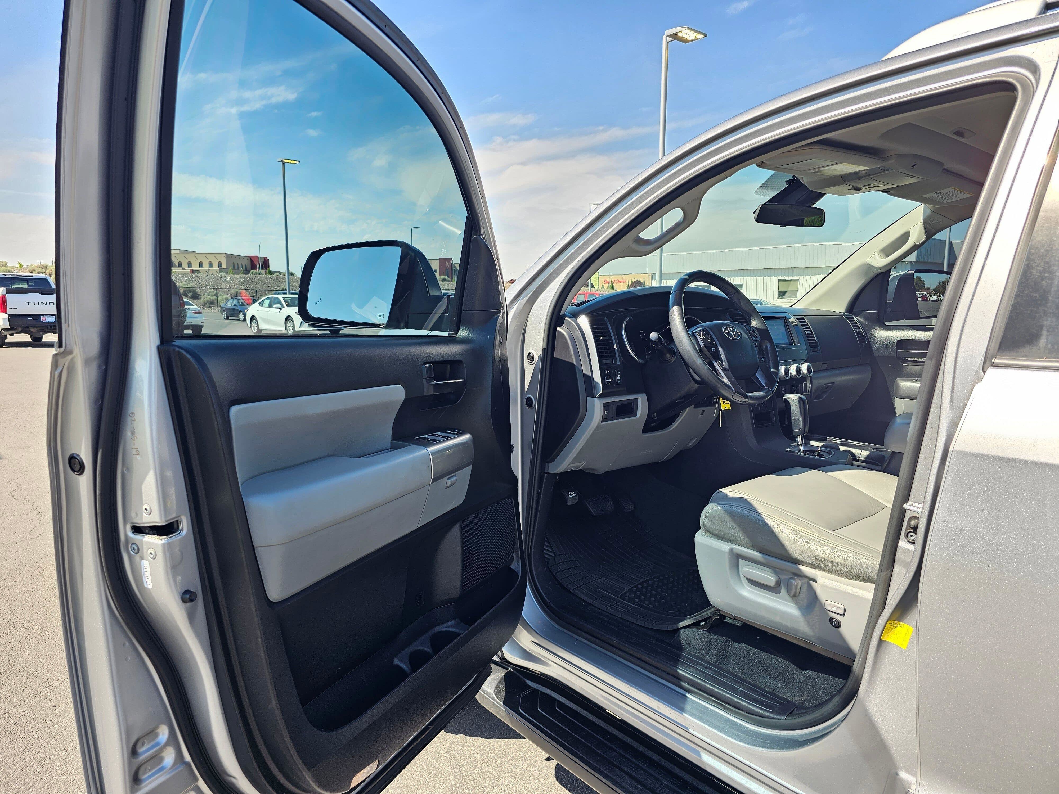 Used 2019 Toyota Sequoia SR5 AWD/4WD image 18