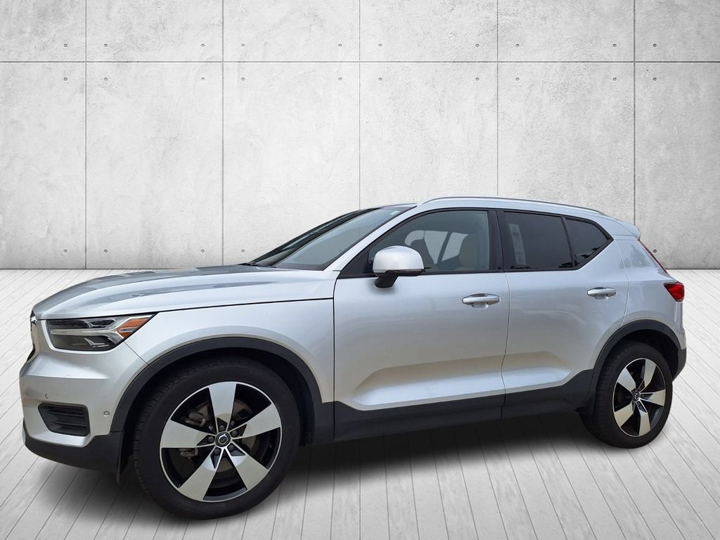 Used 2019 Volvo XC40 T5 Momentum image 1