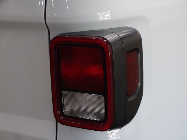 Used 2021 Jeep Gladiator Sport image 36