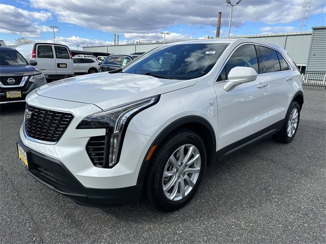 Used 2022 Cadillac XT4 Luxury w/ Cold Weather Package image 9