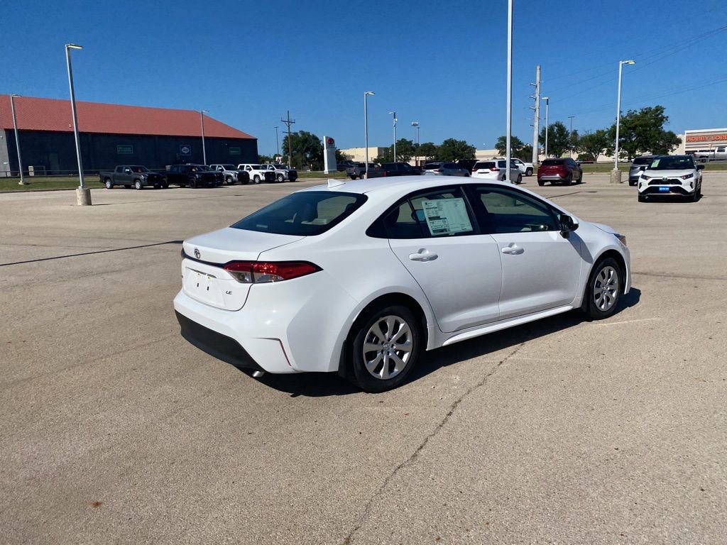 Used 2025 Toyota Corolla LE image 8