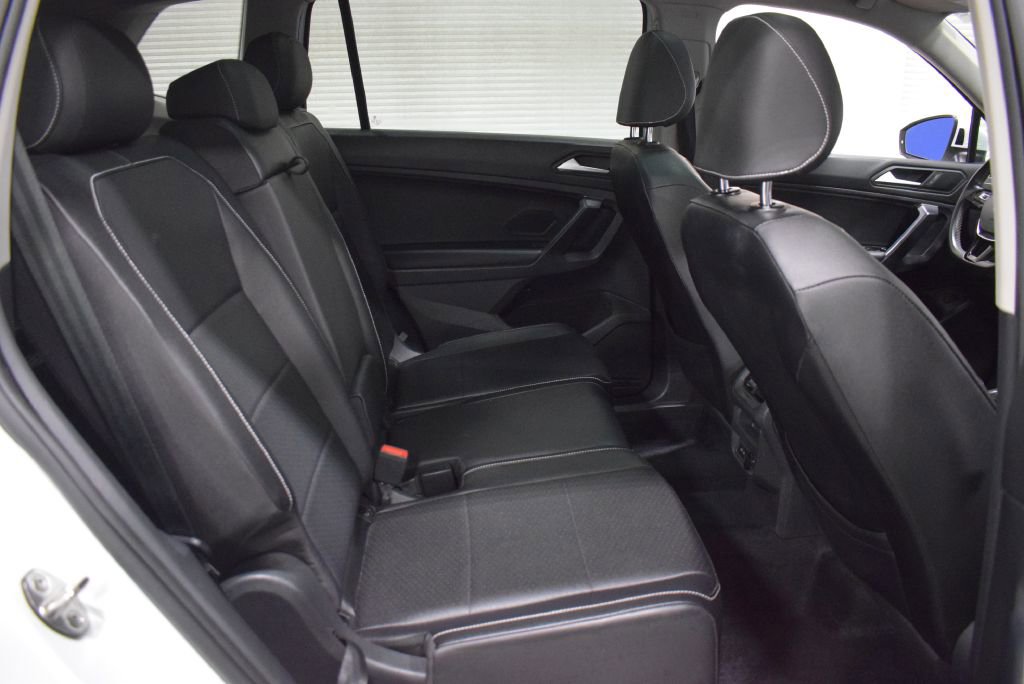 Used 2021 Volkswagen Tiguan SEL w/ 3rd Row Seat Package image 17