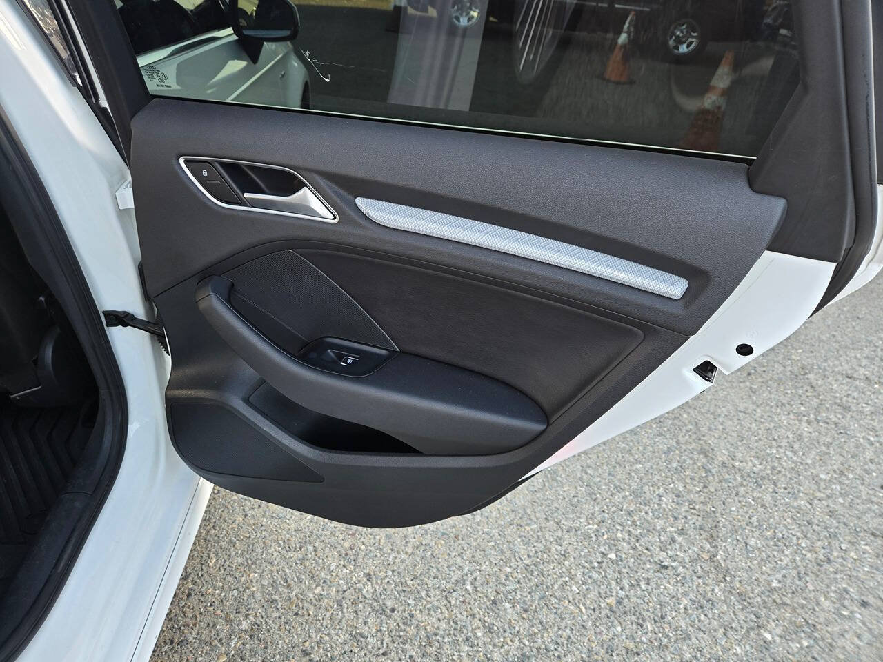 Used 2016 Audi A3 e-tron Premium Plus w/ Premium Plus Package FWD image 28