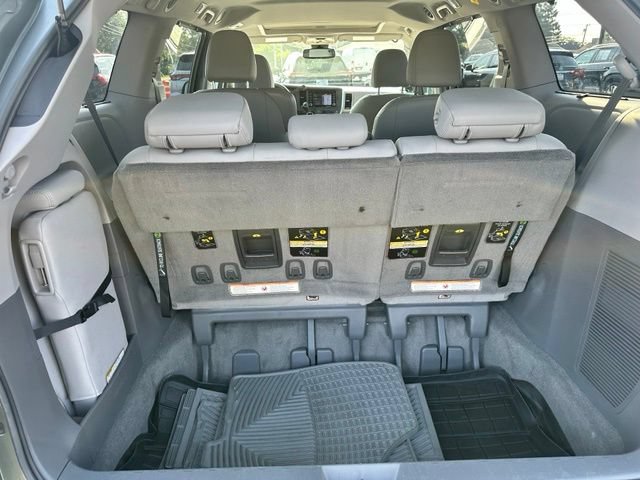 Used 2018 Toyota Sienna XLE w/ XLE Navigation Package FWD image 23