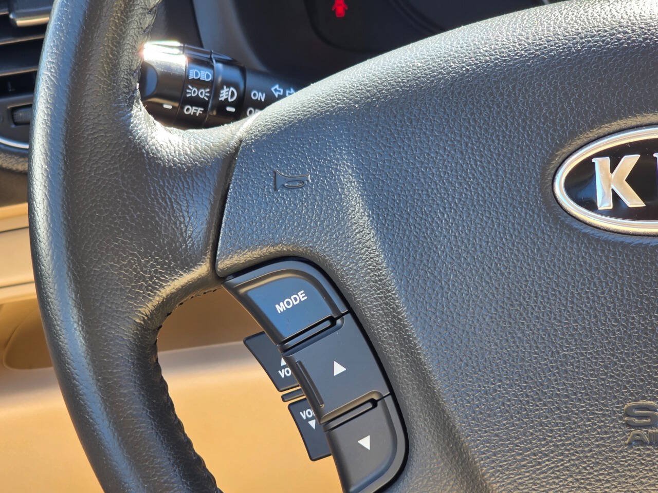 Used 2008 Kia Rondo EX FWD image 12