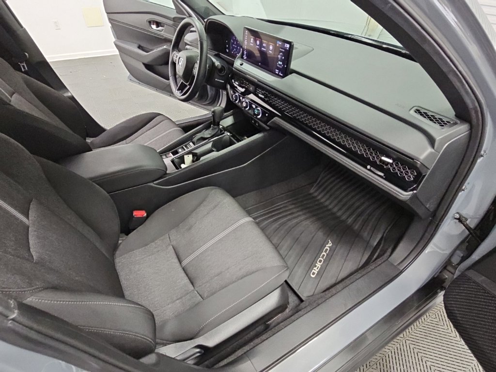Used 2025 Honda Accord Sport image 37