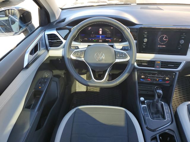Certified 2025 Volkswagen Taos SE w/ Panoramic Sunroof Package image 16