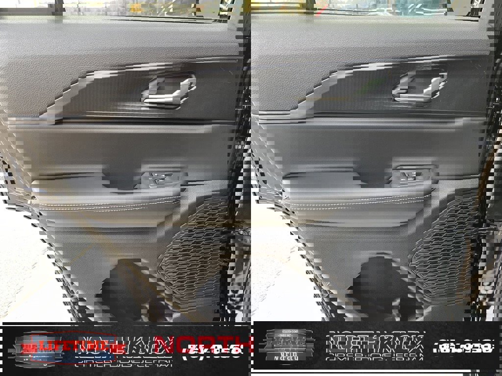 New 2025 Jeep Grand Cherokee Altitude image 17