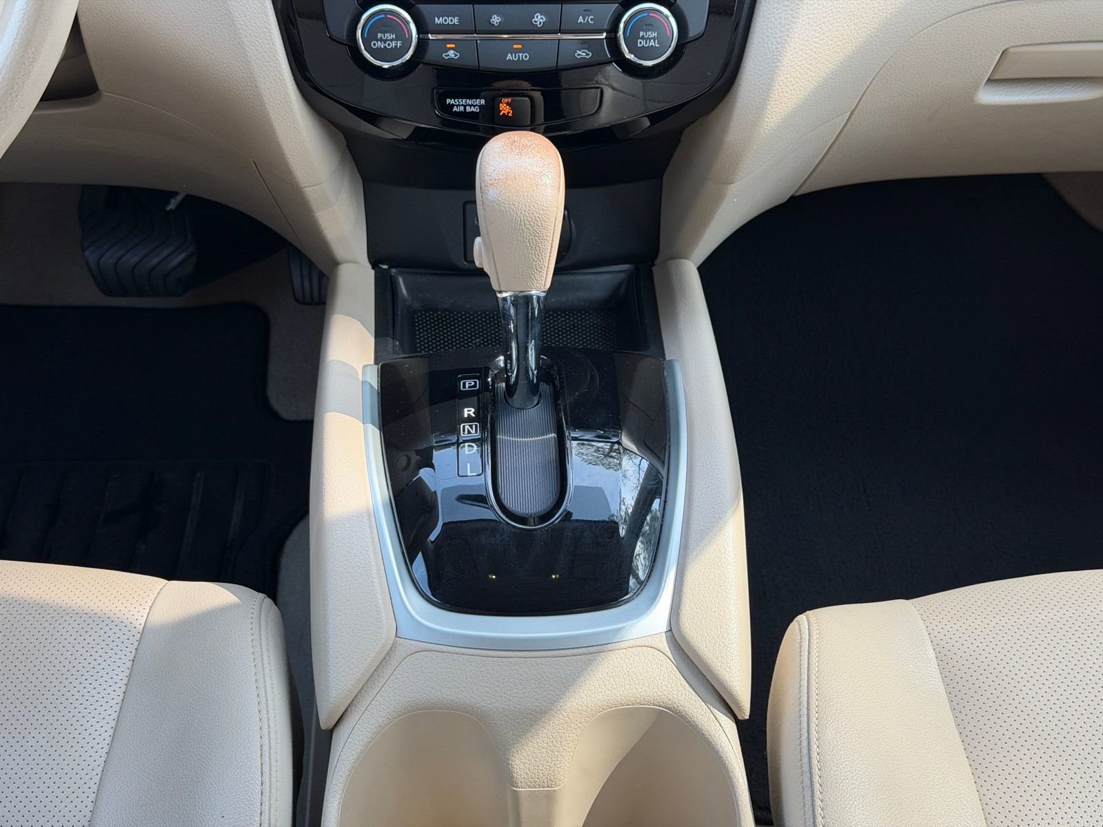 Used 2015 Nissan Rogue SL image 26