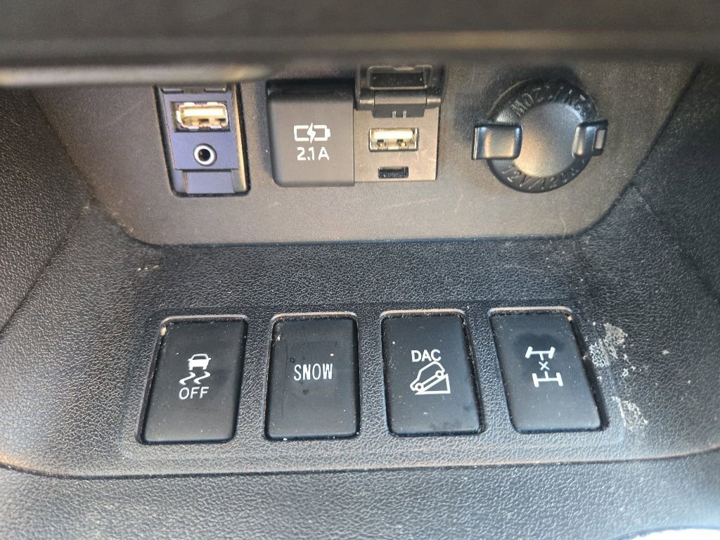 Used 2019 Toyota Highlander LE AWD/4WD image 18