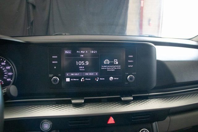 Used 2024 Kia Carnival LX image 32