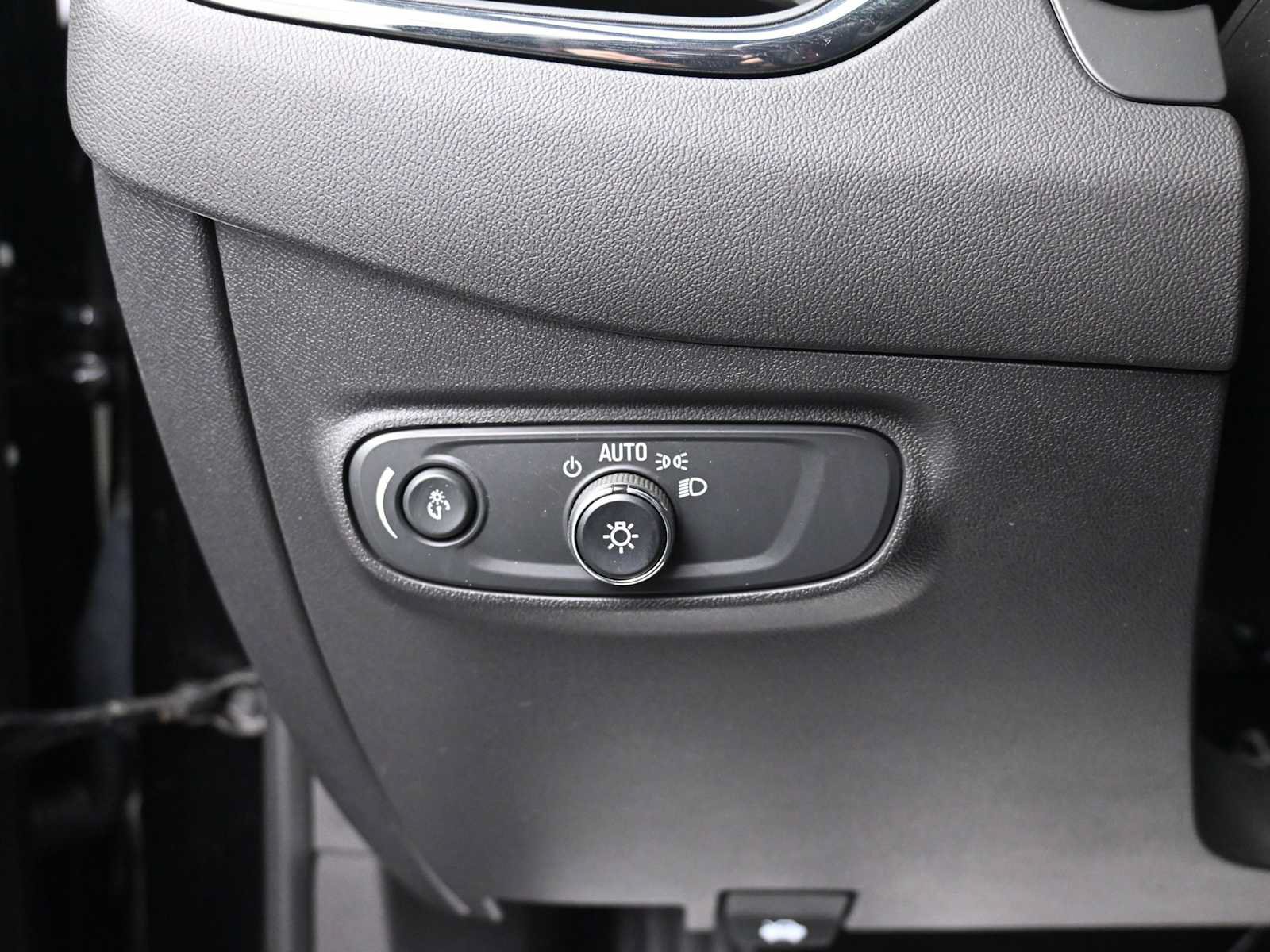 Used 2024 Chevrolet Equinox RS AWD/4WD image 9