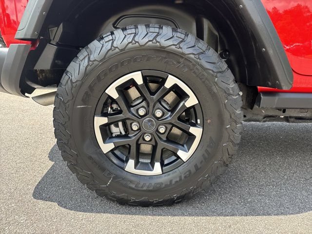 Certified 2025 Jeep Wrangler Unlimited Rubicon 4xe w/ Convenience Group AWD/4WD image 17