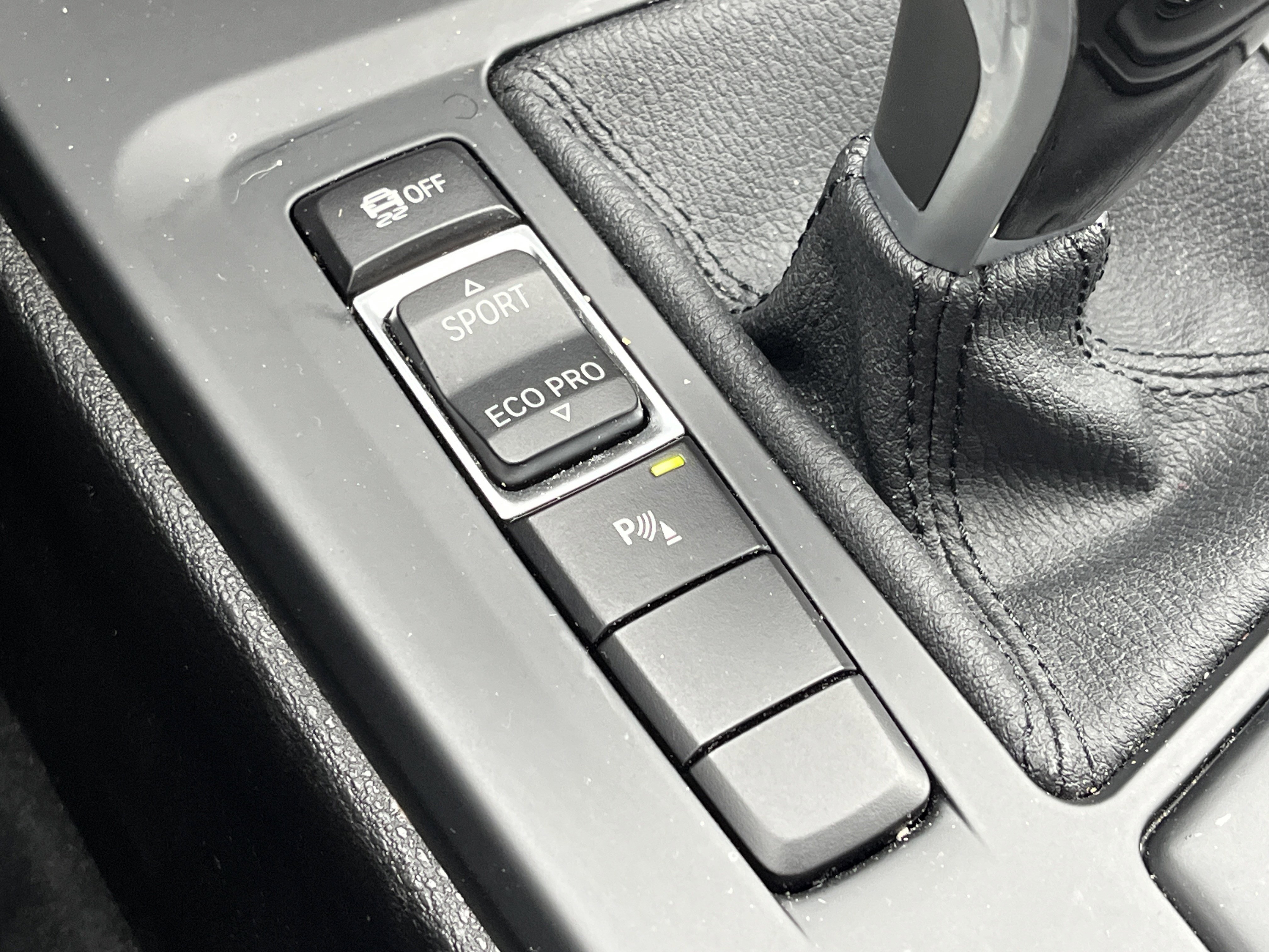 Used 2022 BMW X2 sDrive28i w/ Convenience Package image 9