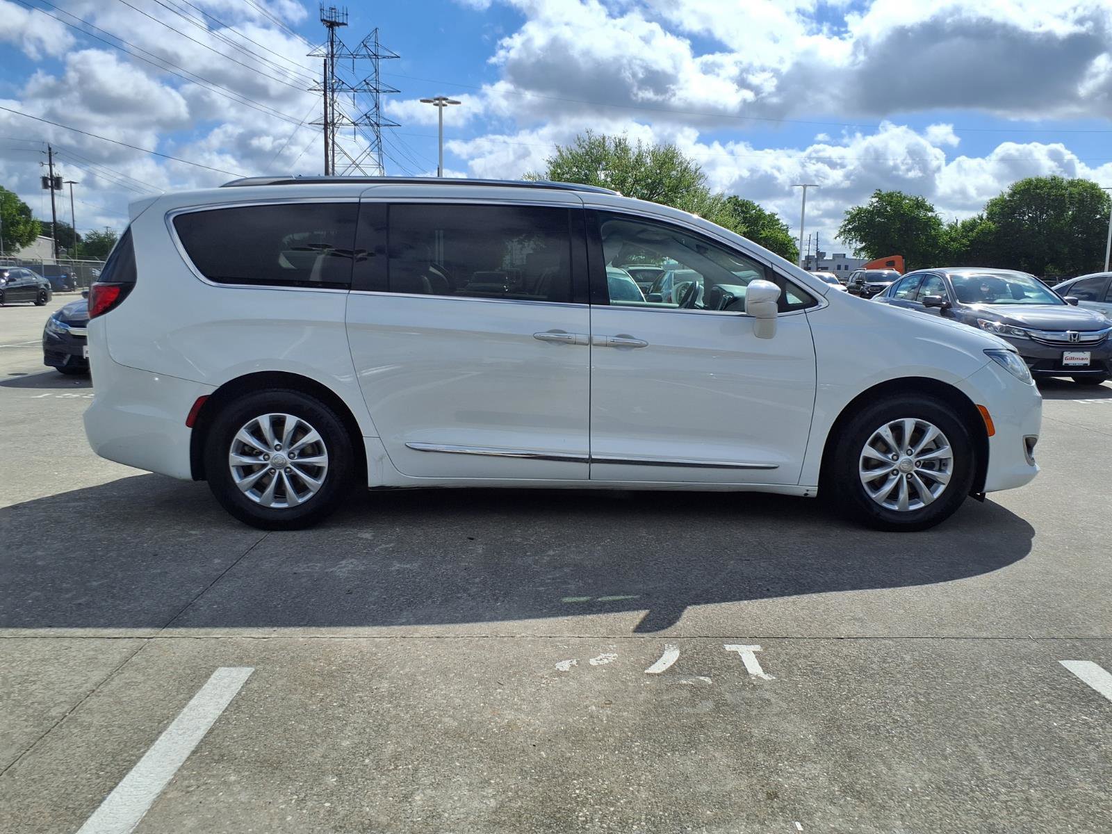 Used 2018 Chrysler Pacifica Touring-L image 26