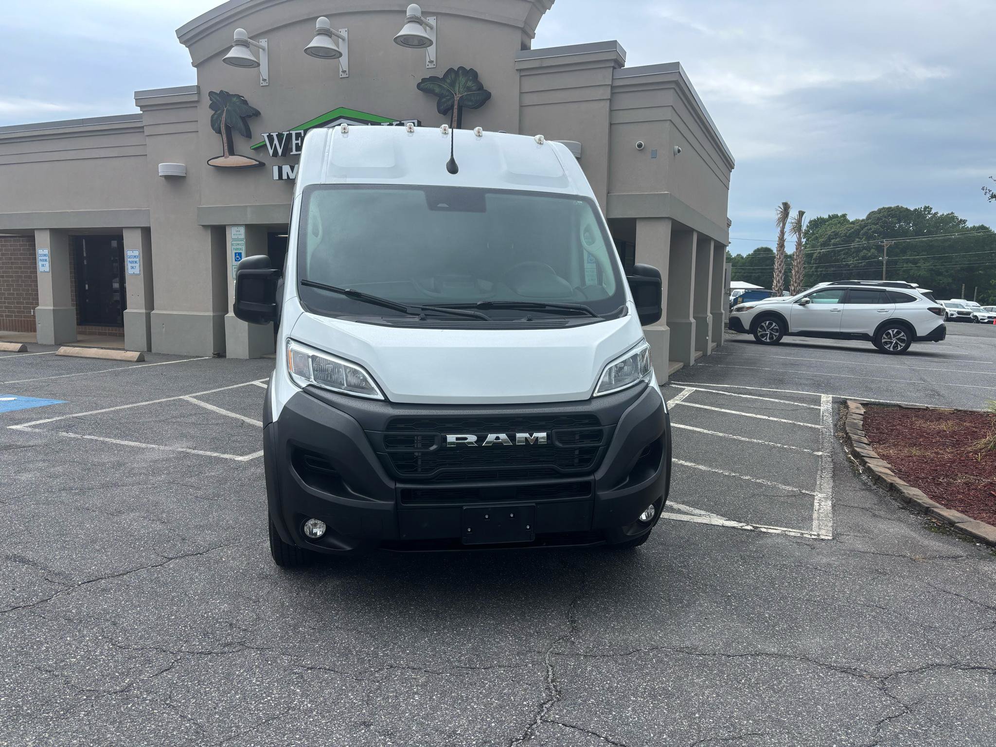 Used 2024 RAM ProMaster 2500 w/ Convenience Group FWD image 4