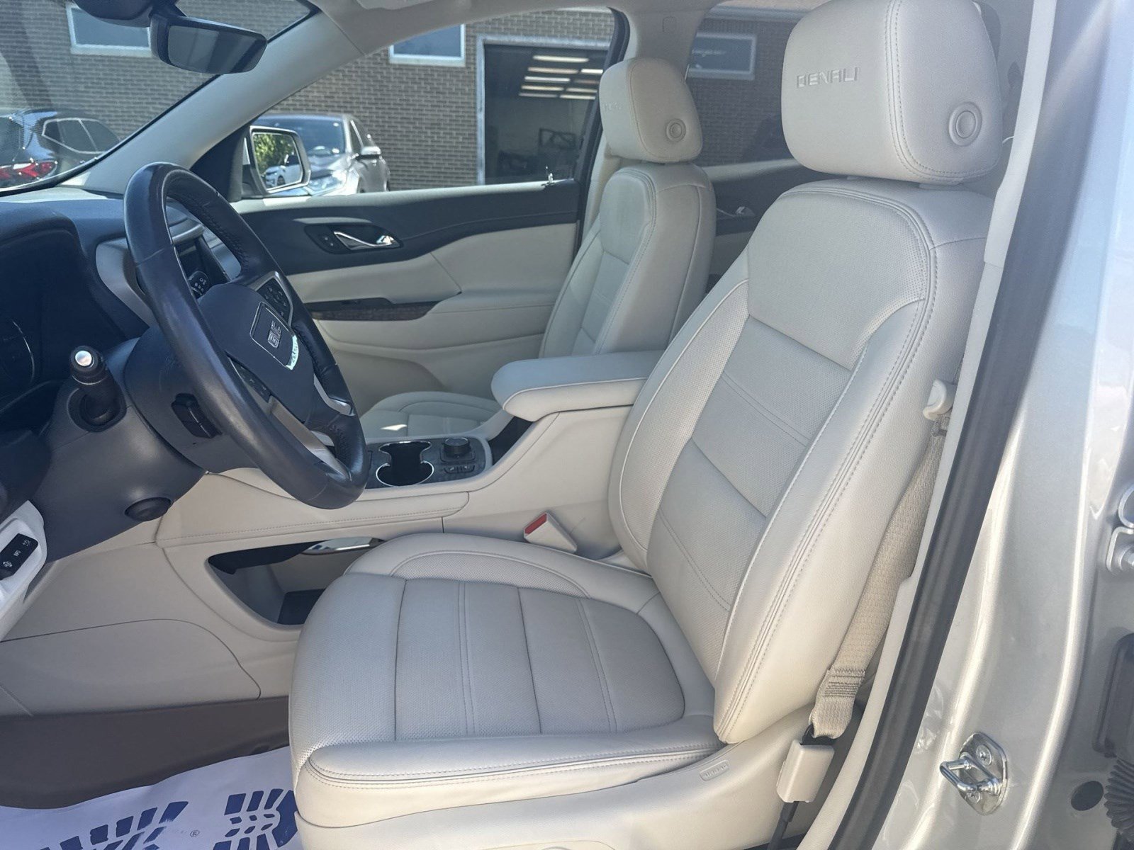 Used 2020 GMC Acadia Denali w/ Denali Ultimate Package AWD/4WD image 13