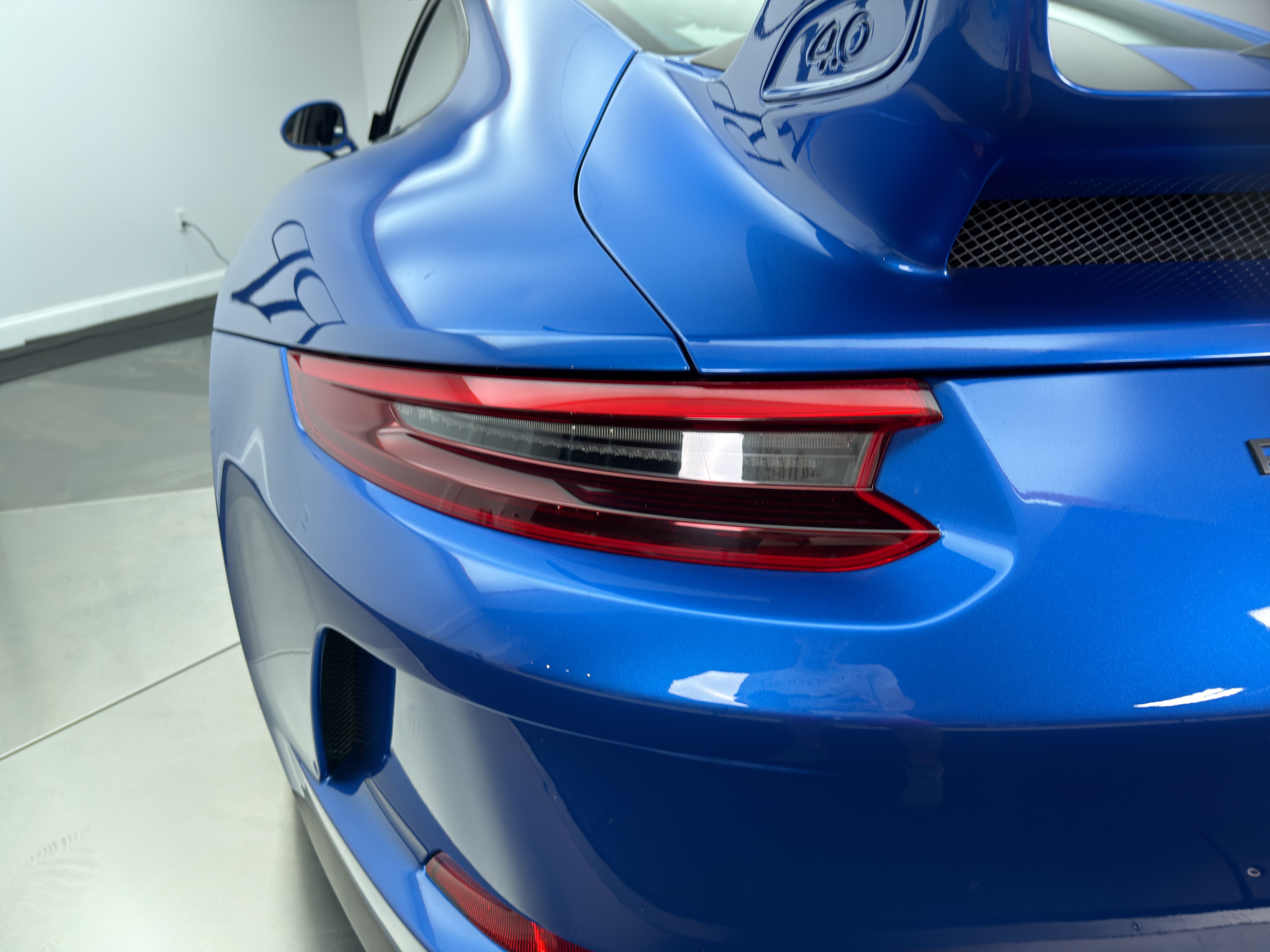Used 2018 Porsche 911 GT3 w/ Light Design Package RWD image 12