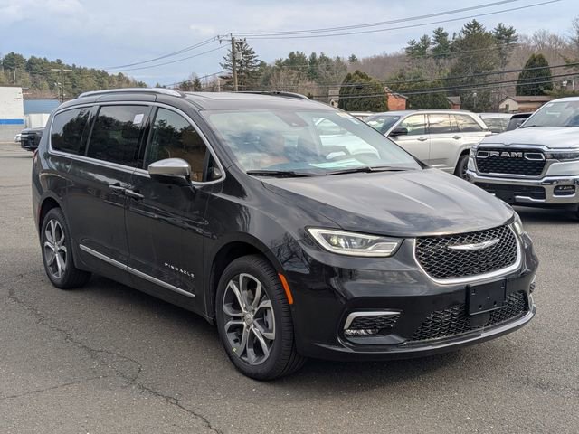New 2026 Chrysler Pacifica Pinnacle image 3