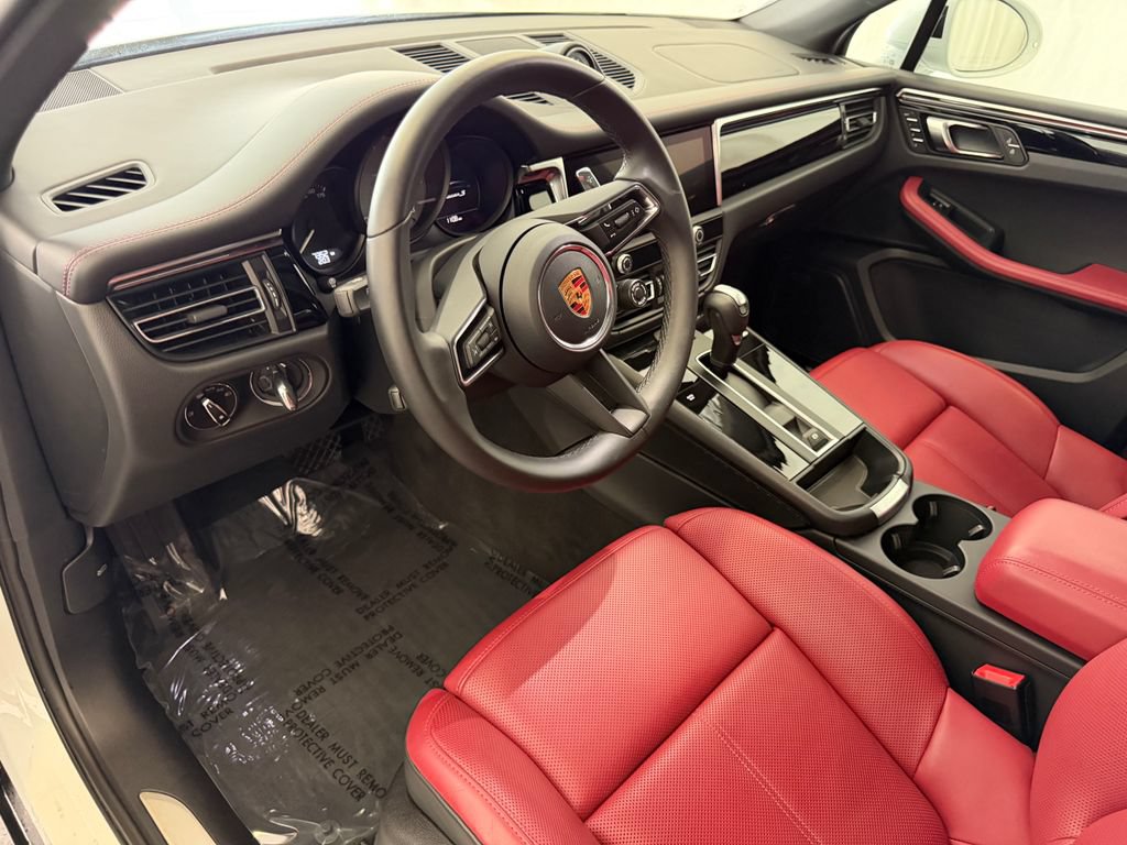 Certified 2026 Porsche Macan S AWD/4WD image 4