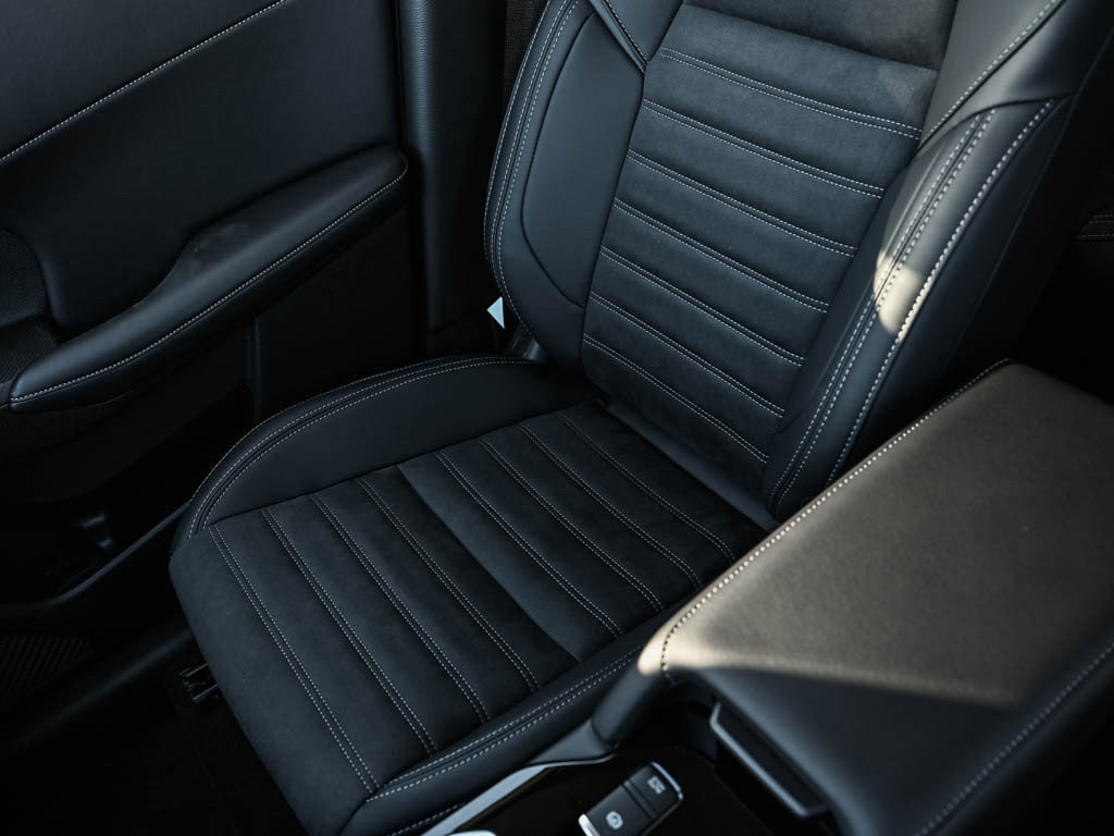 New 2025 Mitsubishi Outlander SE image 26