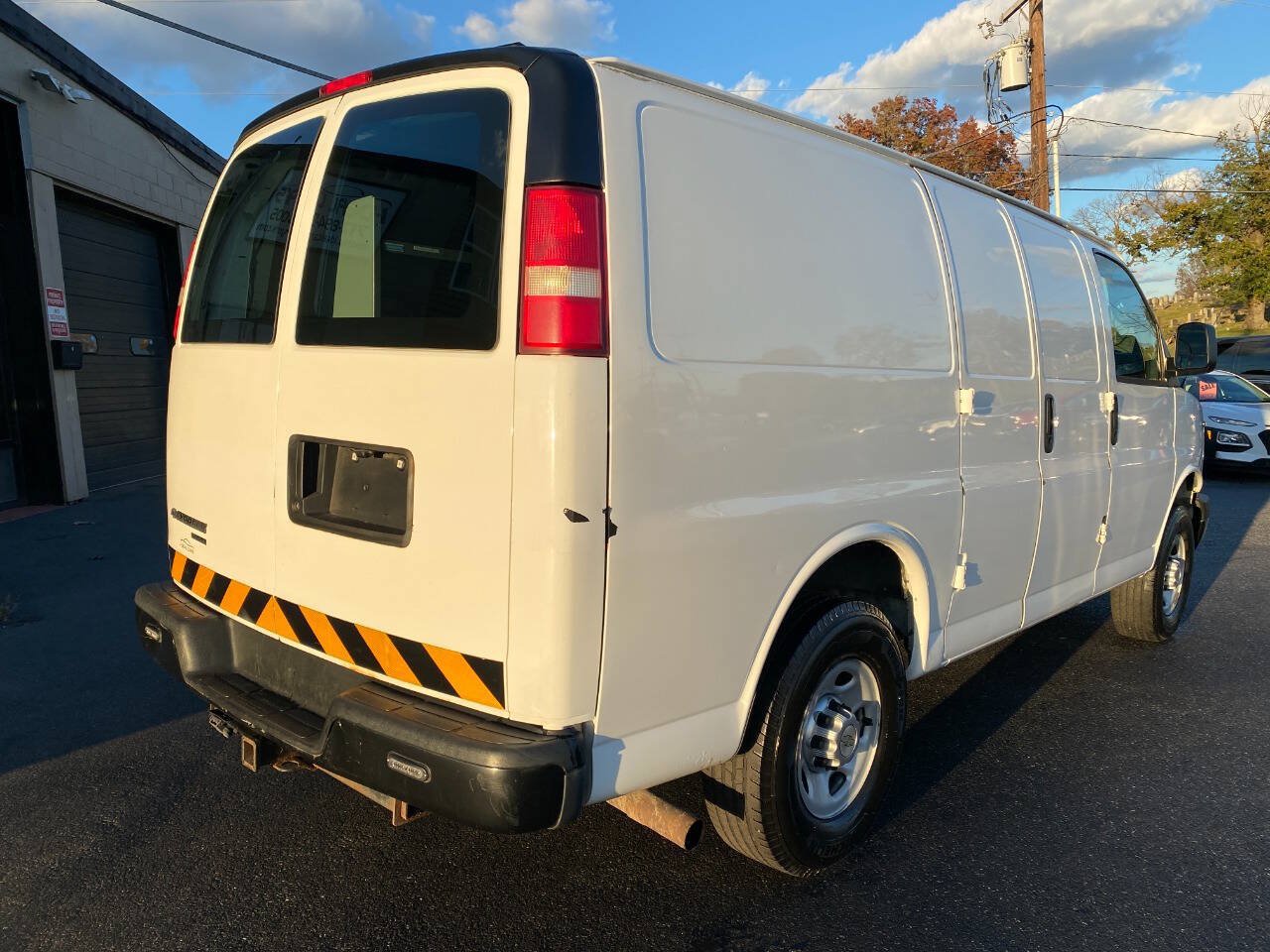 Used 2012 Chevrolet Express 2500 RWD image 3