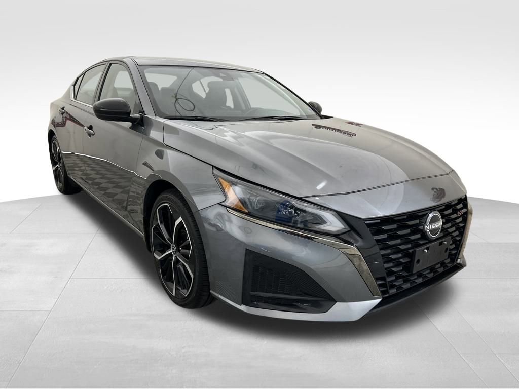 Used 2024 Nissan Altima 2.5 SR image 8
