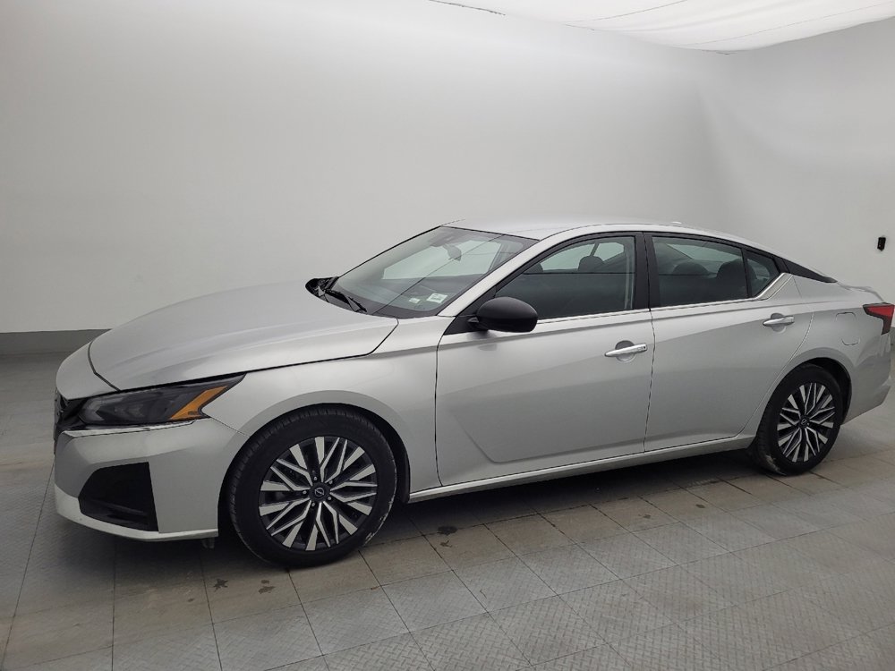 Used 2024 Nissan Altima 2.5 SV image 2