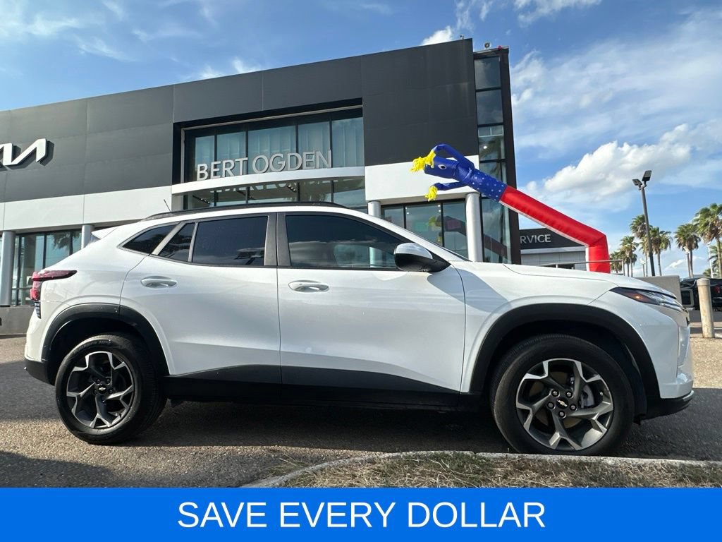 Used 2024 Chevrolet Trax LT w/ Driver Confidence Package FWD image 4