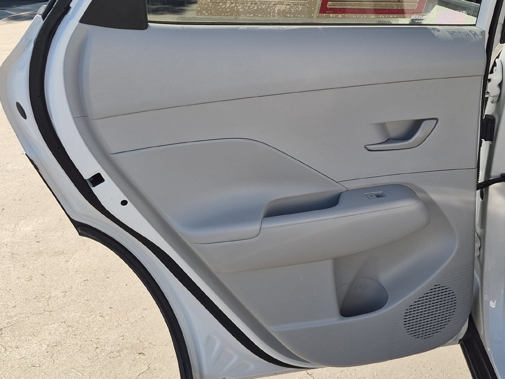 Used 2025 Hyundai Kona SEL FWD image 27