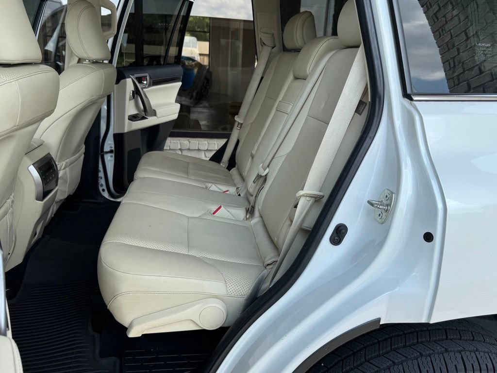 Used 2022 Lexus GX 460 Luxury w/ Accessory Package AWD/4WD image 38