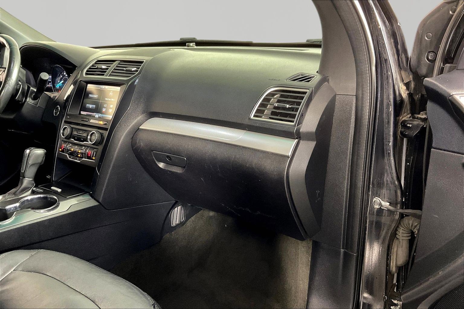 Used 2016 Ford Explorer XLT w/ Equipment Group 202A image 27