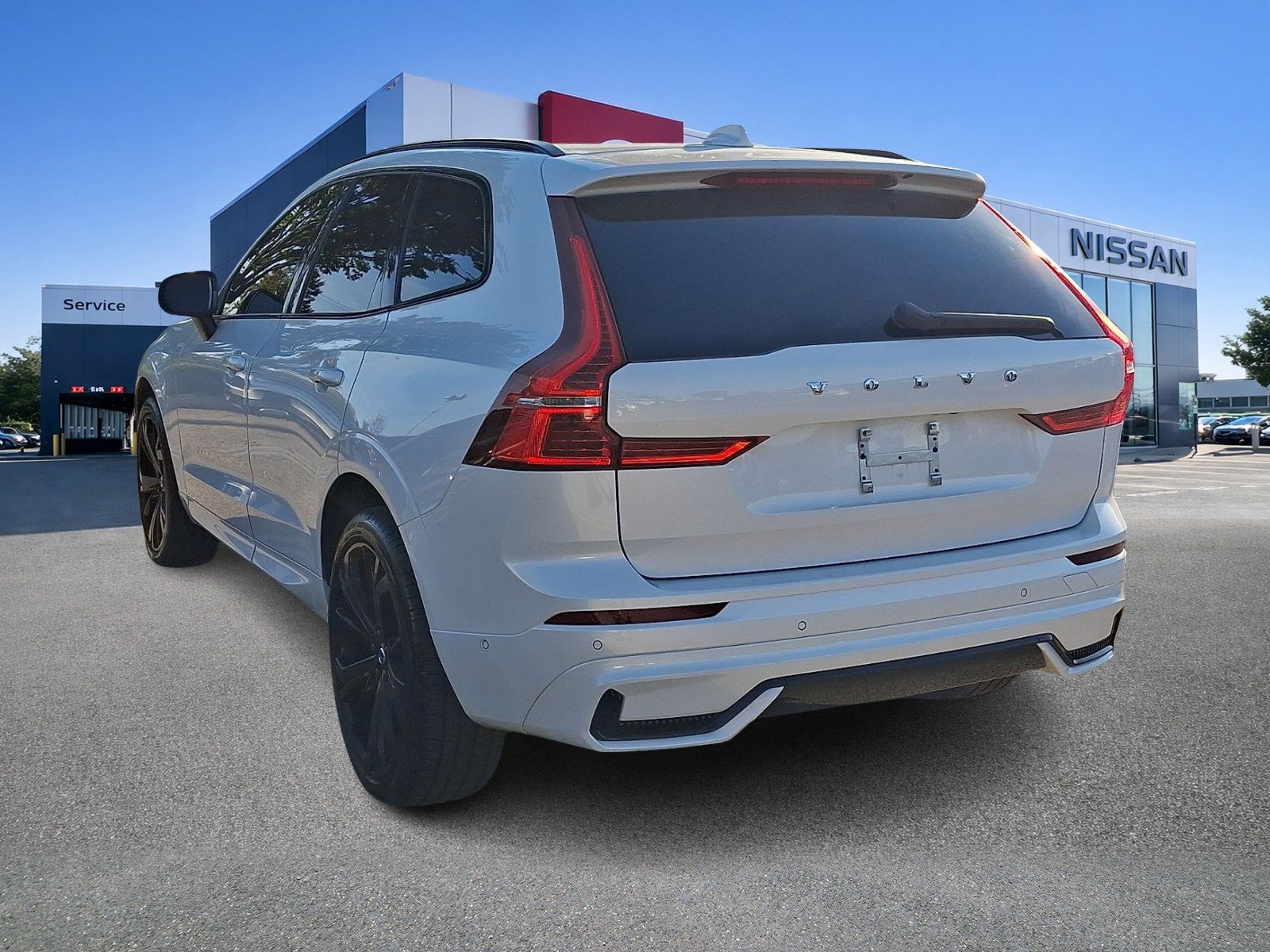Used 2025 Volvo XC60 B5 Plus AWD/4WD image 4