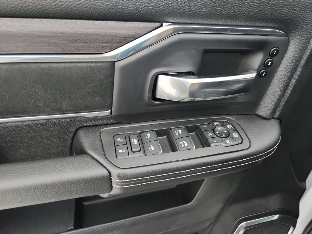 New 2026 RAM 2500 Laramie AWD/4WD image 12