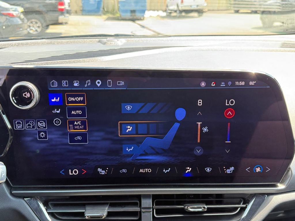 Used 2024 Chevrolet Equinox EV RS FWD image 17