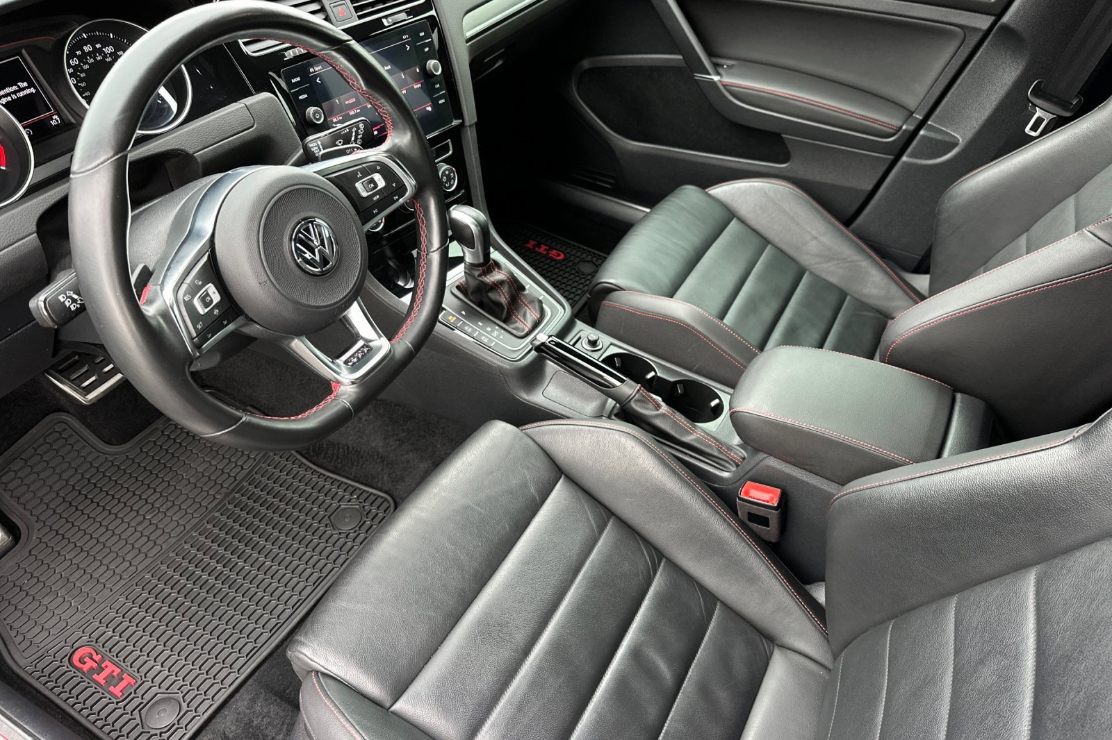 Used 2021 Volkswagen GTI SE image 9