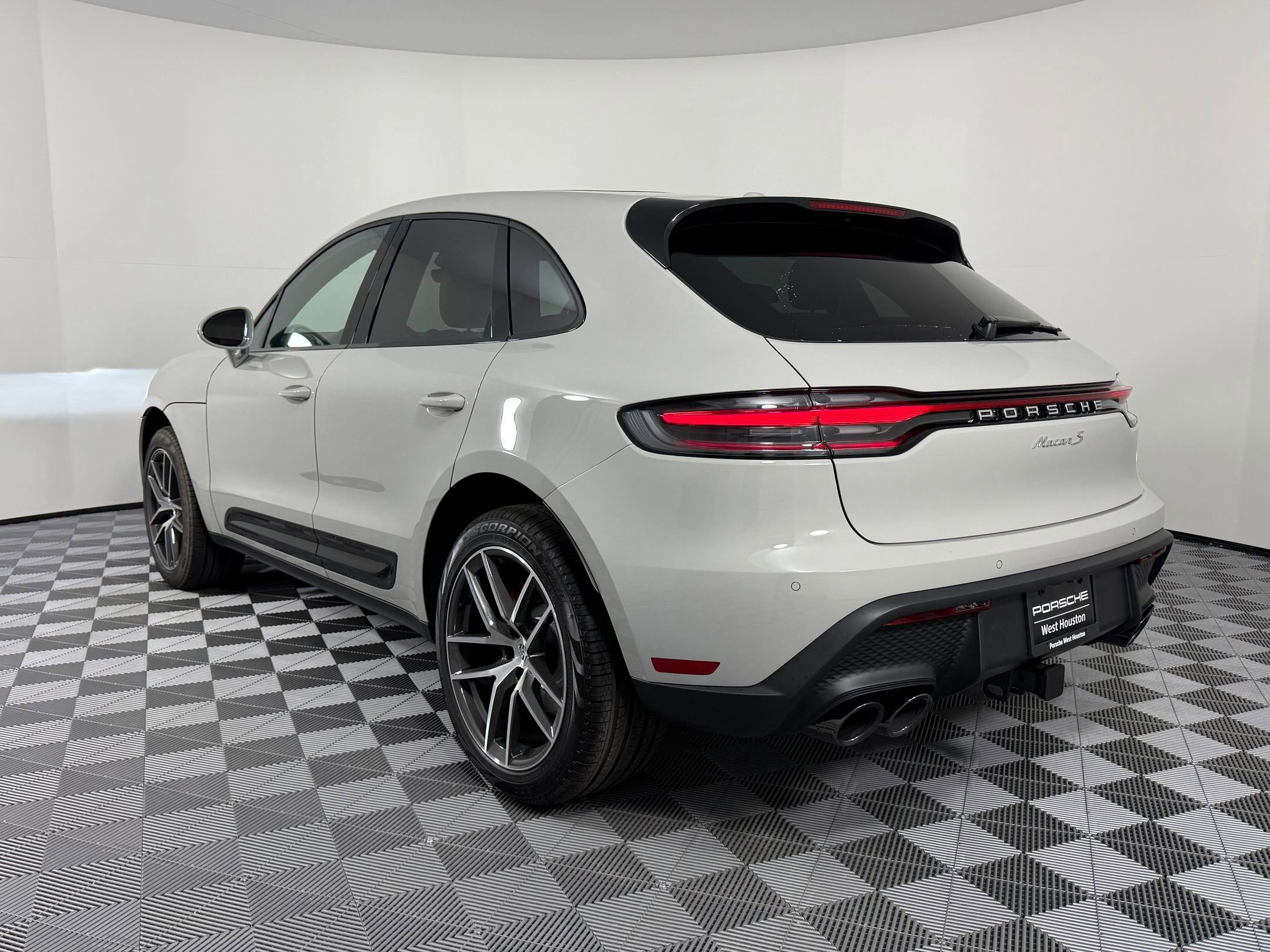 Certified 2026 Porsche Macan S AWD/4WD image 3