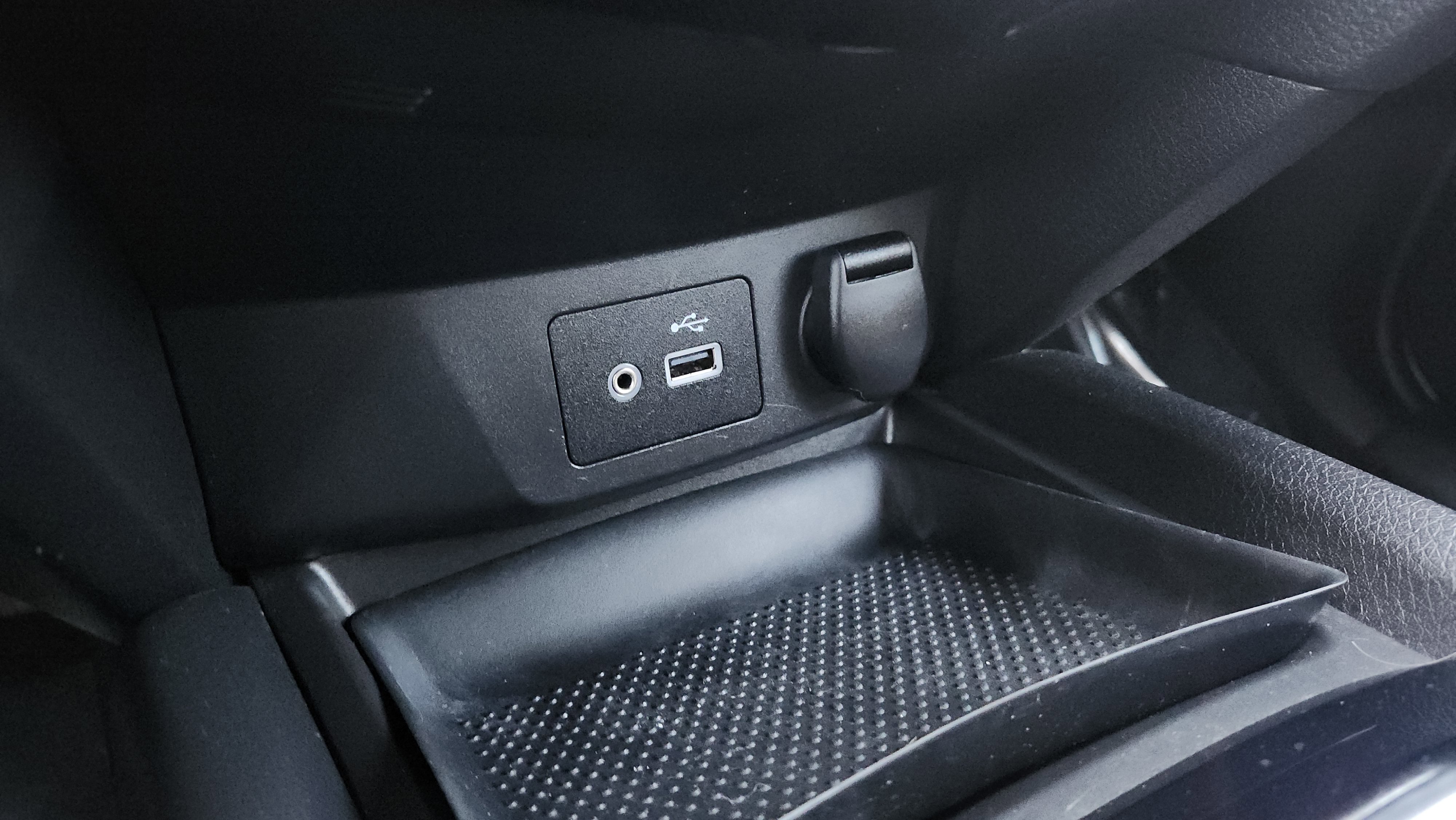 Used 2018 Nissan Rogue SV image 9