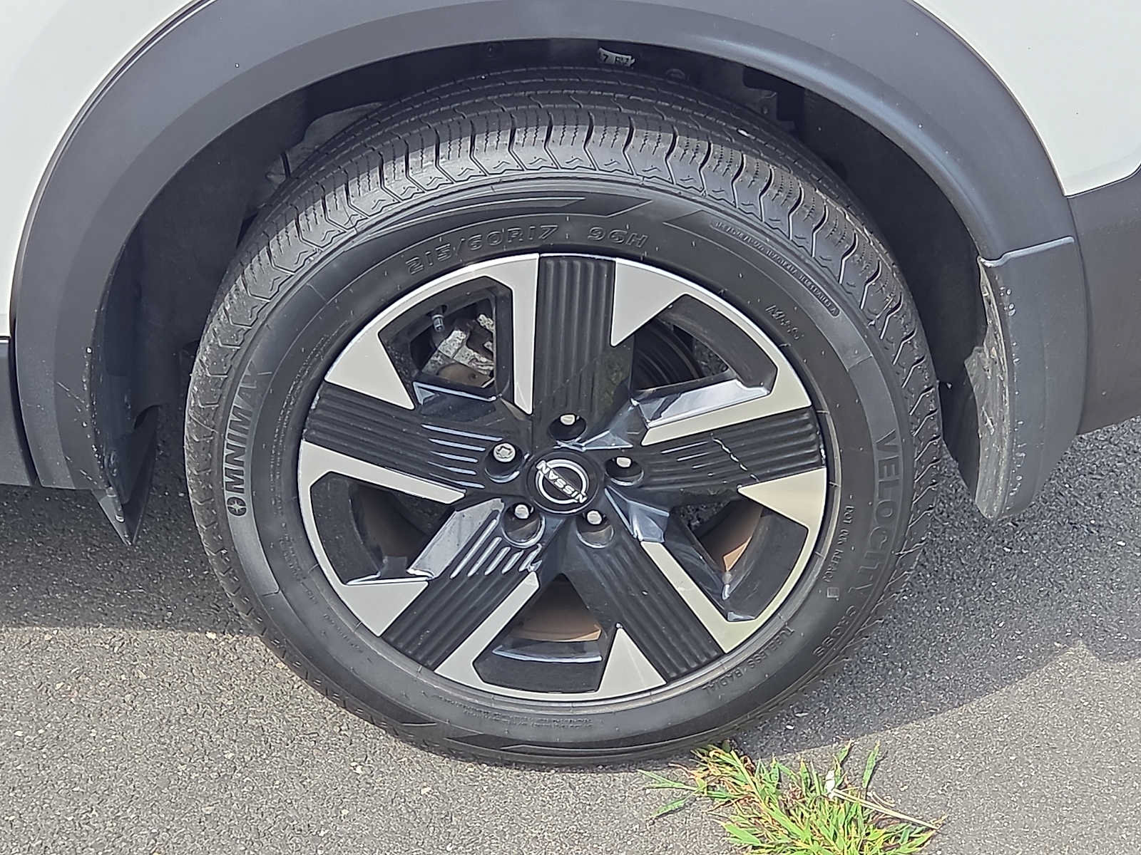 Used 2025 Nissan Kicks SV AWD/4WD image 30