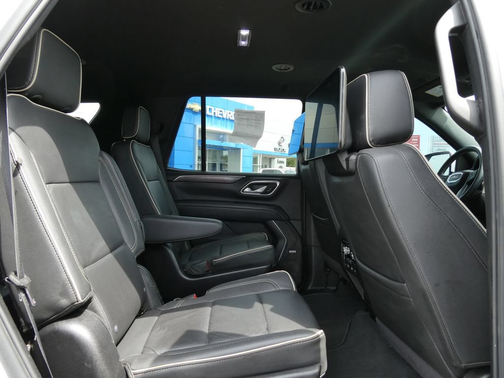 Certified 2024 GMC Yukon SLT w/ SLT Luxury Package AWD/4WD image 16