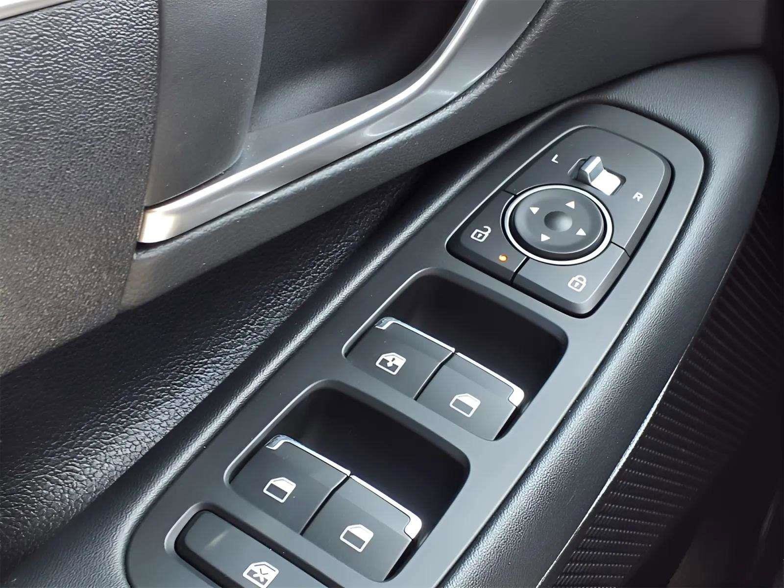 Certified 2025 Hyundai Sonata SE image 12