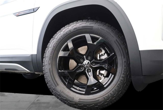 New 2025 Volkswagen Atlas Peak Edition SE image 3